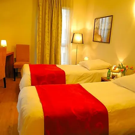 Val Senart 1ere Avenue מלון Combs-la-Ville