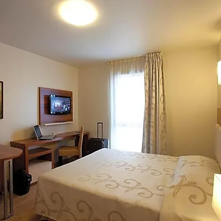 Val Senart 1ere Avenue 3* Combs-la-Ville