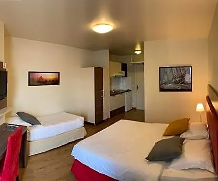 Val Senart 1ere Avenue Hotel