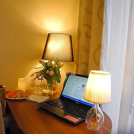 Val Senart 1ere Avenue Hotel