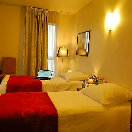 Val Senart 1ere Avenue 3*