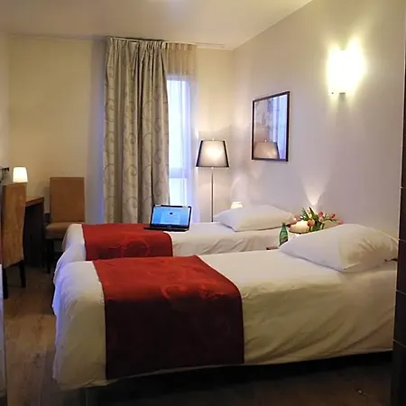 Val Senart 1ere Avenue Hotel